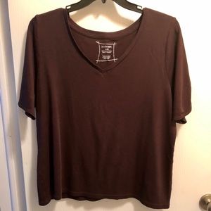 Cute V-neck, short-sleeve tee